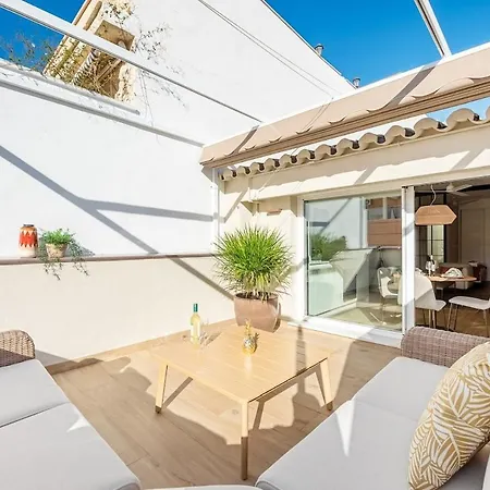 Pineapple Arriola Penthouse Apartment